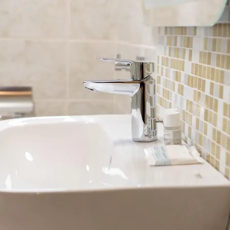 Leonel By Locap Group *