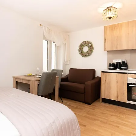 Leonel By Locap Group Apartament