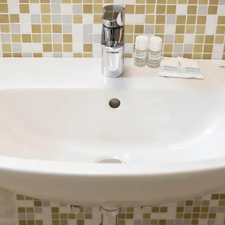 Leonel By Locap Group *