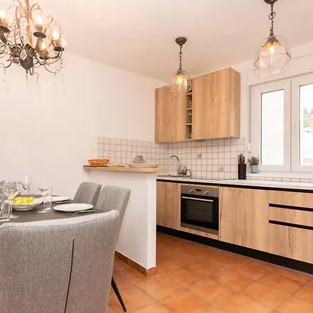 Leonel By Locap Group