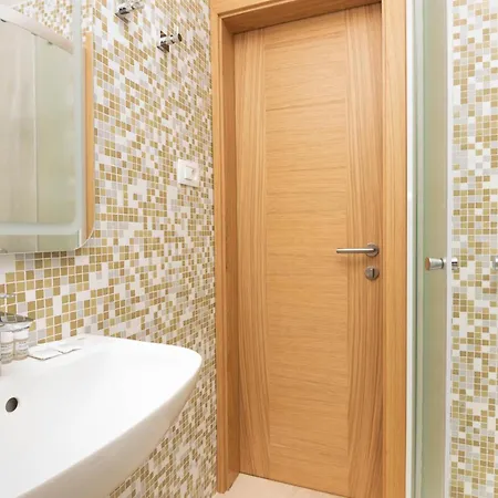 Leonel By Locap Group * Piran