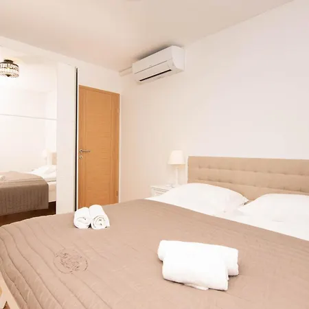 Apartma Leonel By Locap Group