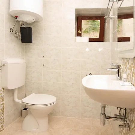 Leonel By Locap Group *