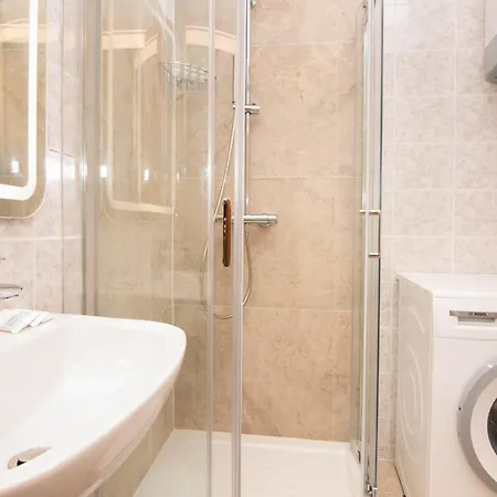 Apartma Leonel By Locap Group