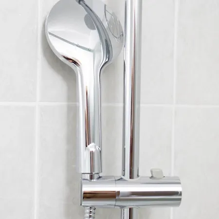 Leonel By Locap Group 아파트 피란