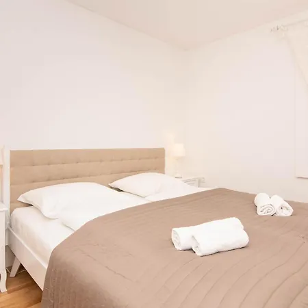 Leonel By Locap Group Apartament