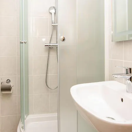 아파트 Leonel By Locap Group 피란