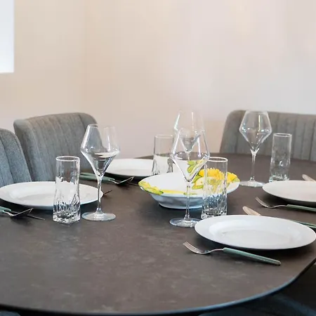 Apartma Leonel By Locap Group *