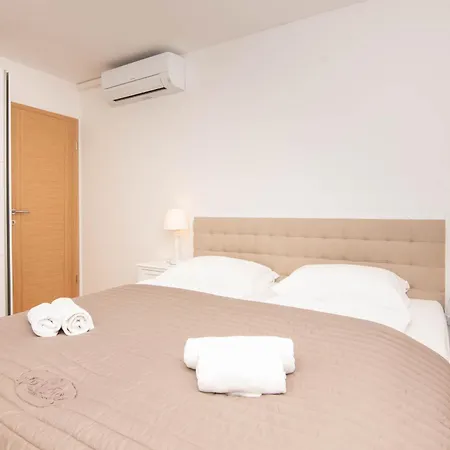 Apartman Leonel By Locap Group *