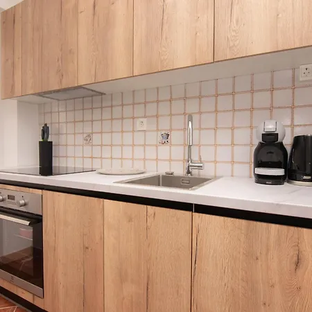 Leonel By Locap Group *