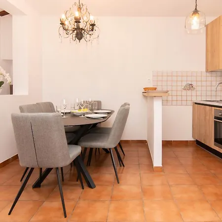 Apartma Leonel By Locap Group