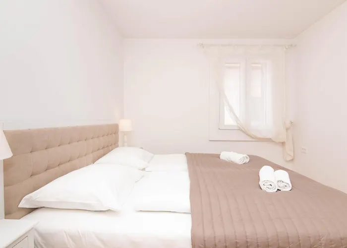 Leonel By Locap Group דירה פיראן