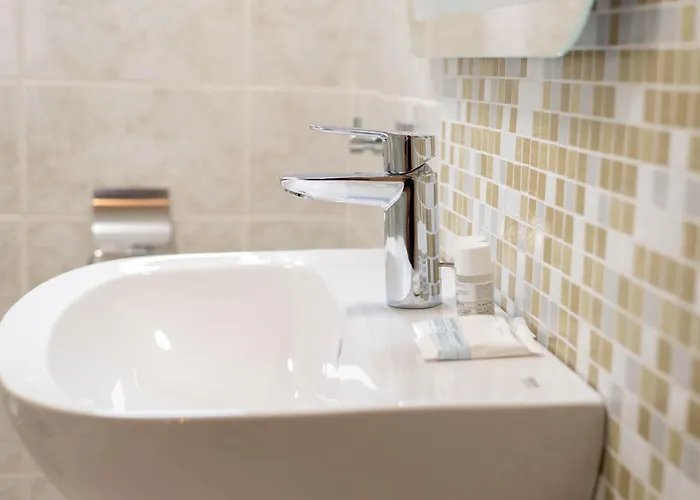 Leonel By Locap Group *