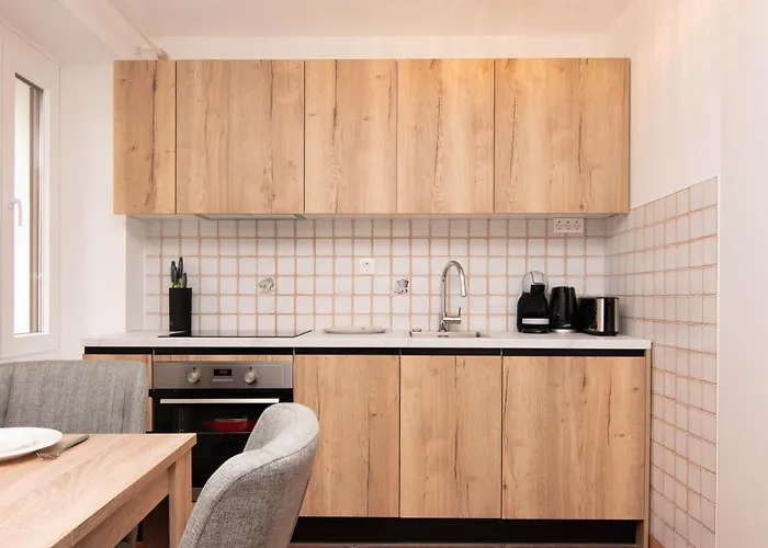 Leonel By Locap Group דירה פיראן