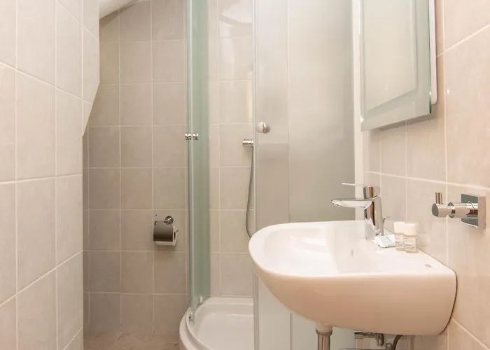 Leonel By Locap Group *