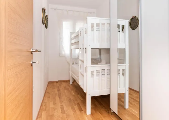 Leonel By Locap Group * Πιράν