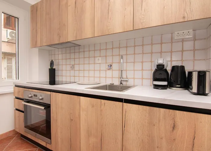 Leonel By Locap Group *